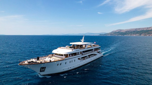 Cristal Motor Yacht