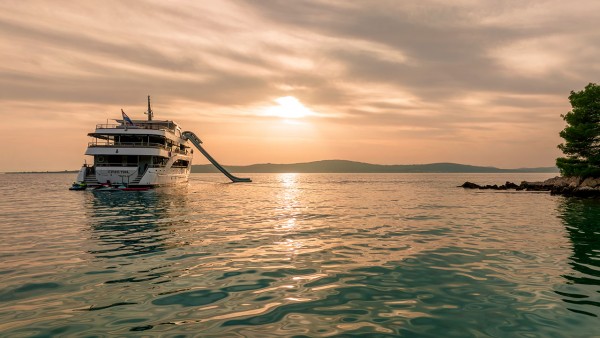 Motor Yacht Cristal