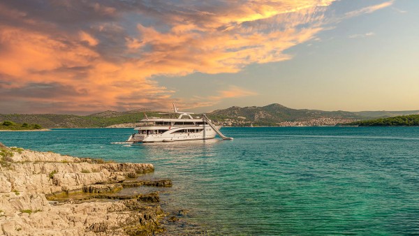 Motor Yacht Cristal