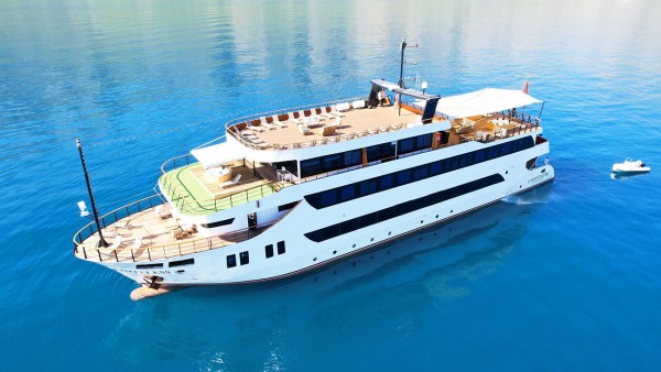 Limitless Motor Yacht