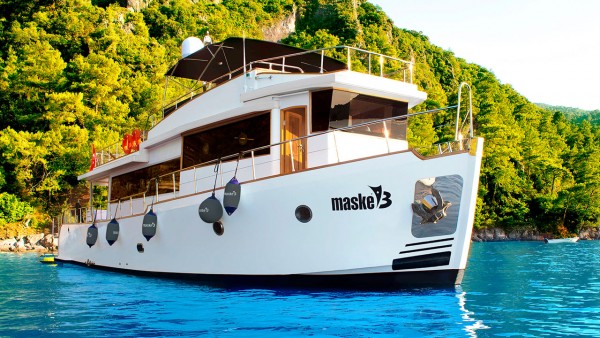 Motor Yacht Maske 3