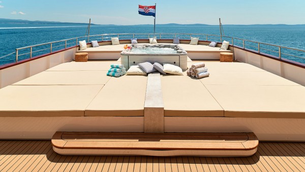 Motor Yacht Ohana