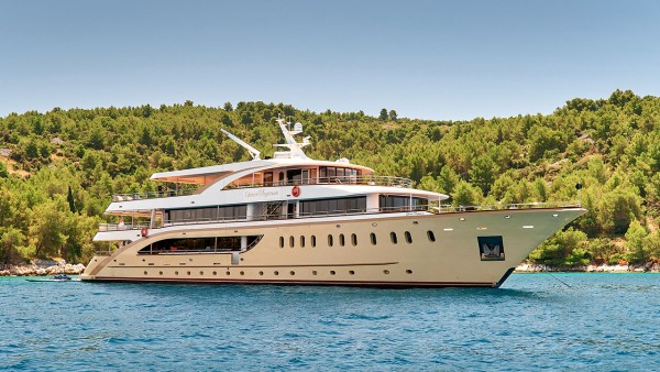 Motor Yacht Queen Eleganza