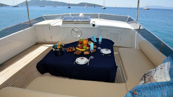 Motor Yacht Rose 25