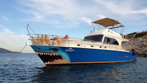 Syana Motor Yacht