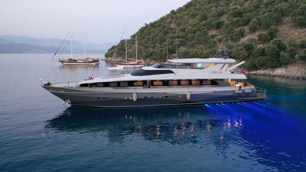 Motor Yacht Crocus